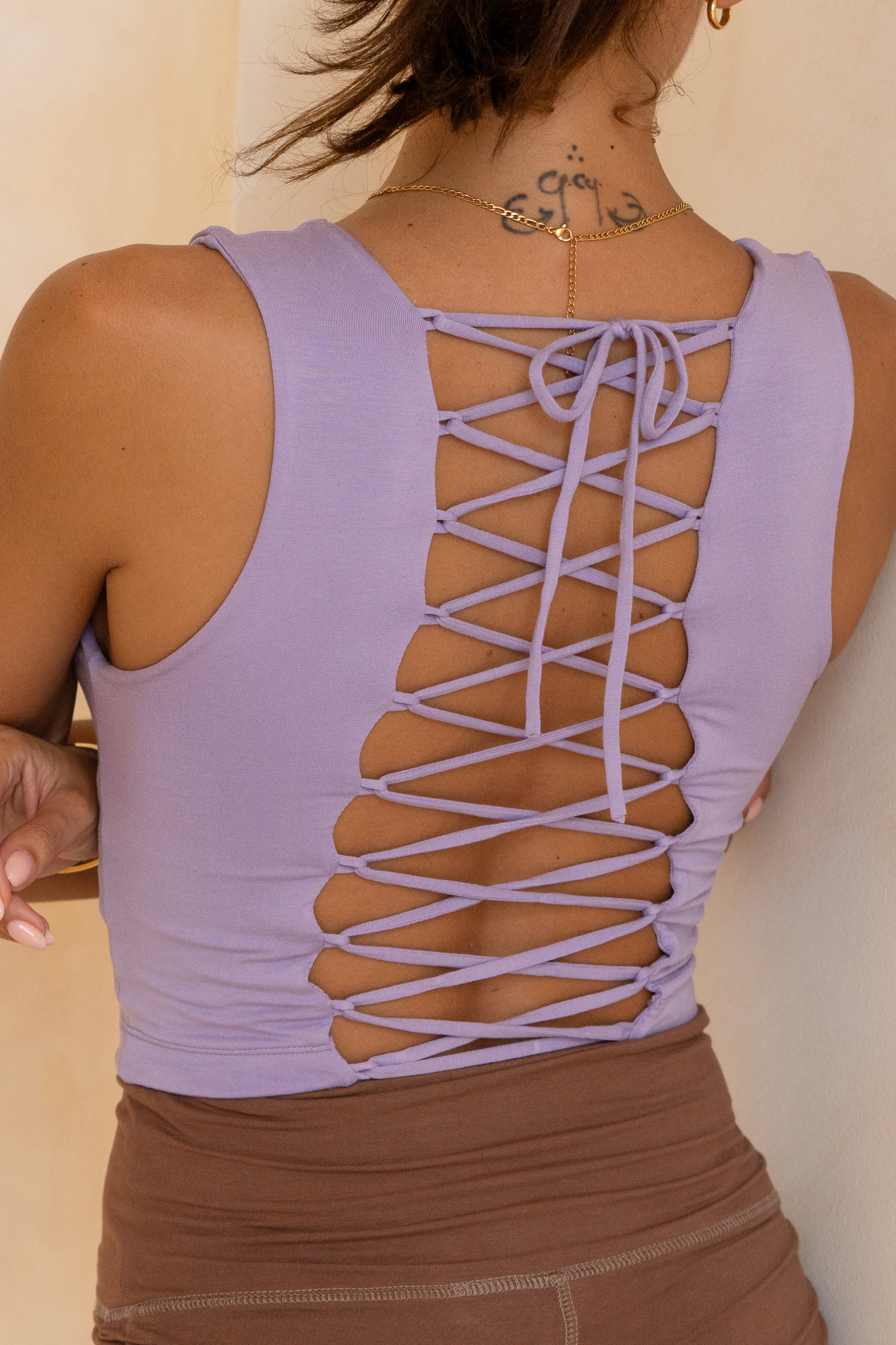 the back of a women wearing a lilac purple strappy tank top